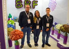 Blackriver Flowers is located in the Medellin region, together with Bogota two of the regions where the flower production is concentrated. The farms boosts around 45 hectares of hydrangea production, and also specialized in colouring the flowers in about any color you can think of. Left to right Andres Garcia, Natalia Yepes, and Jhonatan Quintero.